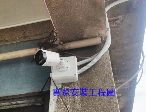 雄邁500萬IP攝影機安裝在門口上方實際安裝圖